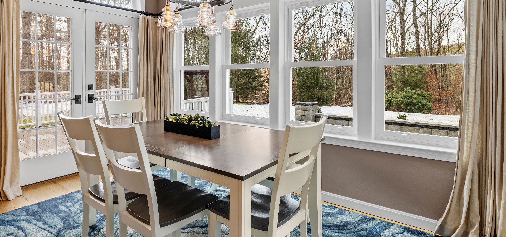 How to Decorate a Sunroom